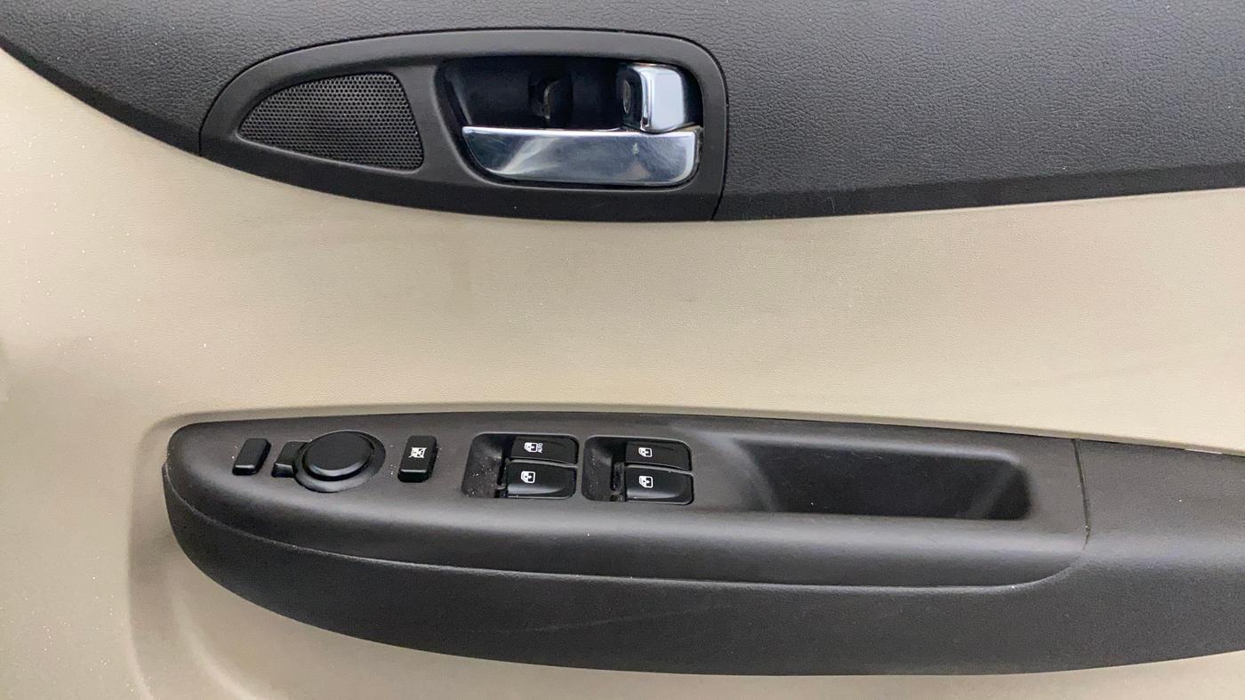2014 Hyundai i20 MAGNA (O) 1.2, Petrol, Manual, 1,47,899 km, Driver Side Door Panels Control