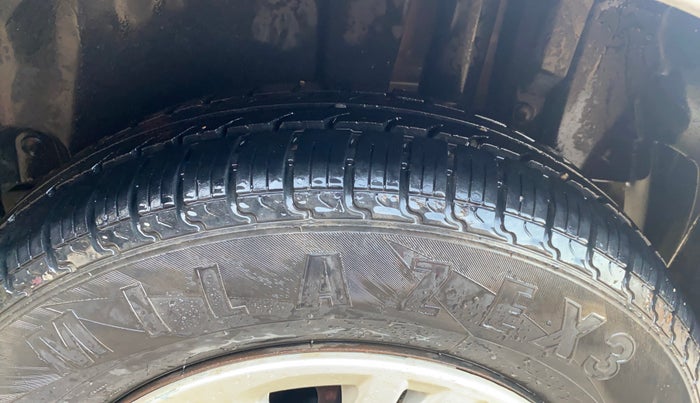 2017 Maruti Swift VXI, Petrol, Manual, 88,775 km, Right Rear Tyre Tread