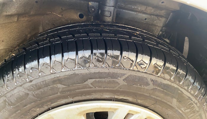 2017 Maruti Swift VXI, Petrol, Manual, 88,775 km, Left Front Tyre Tread