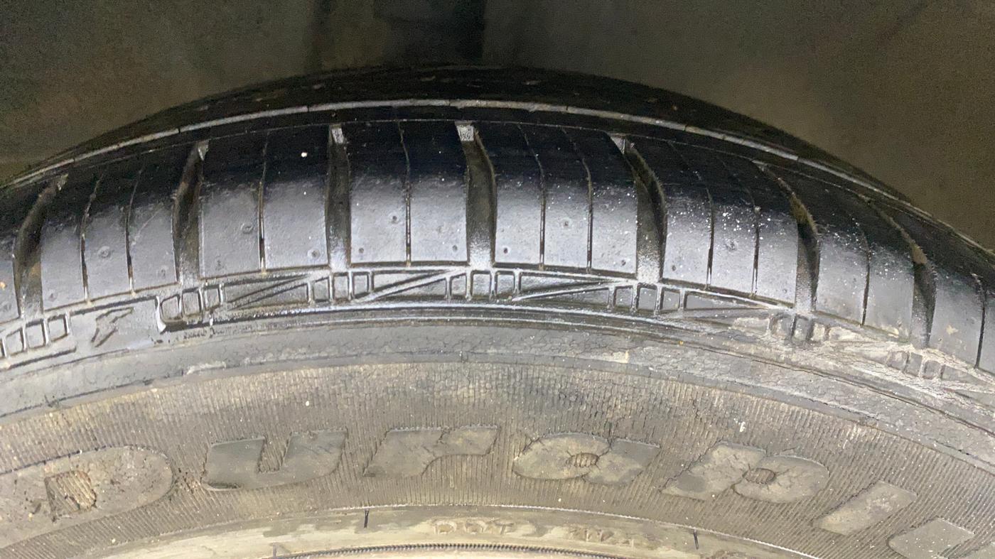 2014 Renault Scala RXL PETROL AT, Petrol, Automatic, 95,056 km, Right Rear Tyre Tread
