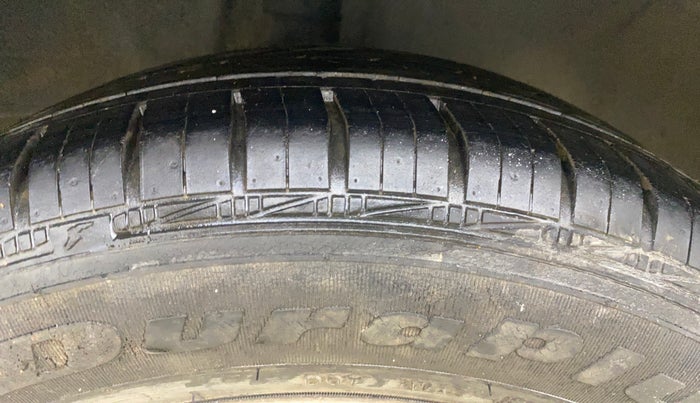 2014 Renault Scala RXL PETROL AT, Petrol, Automatic, 95,056 km, Right Rear Tyre Tread