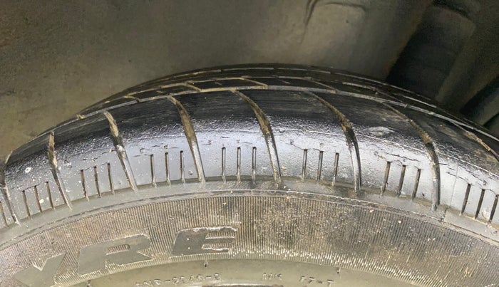 2014 Renault Scala RXL PETROL AT, Petrol, Automatic, 95,056 km, Left Rear Tyre Tread