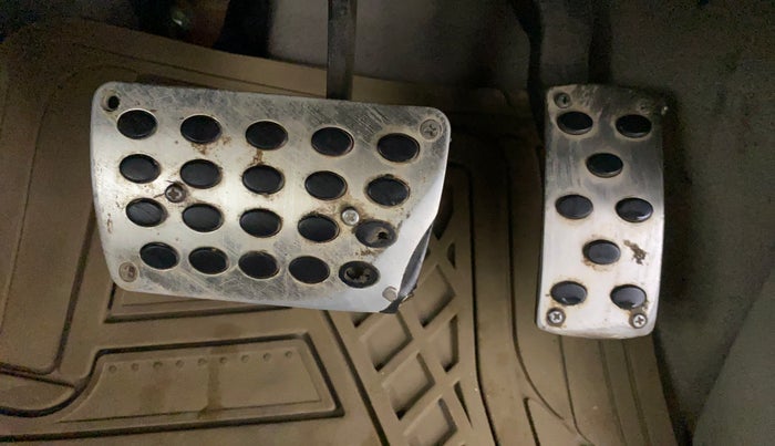 2014 Renault Scala RXL PETROL AT, Petrol, Automatic, 95,056 km, Pedals