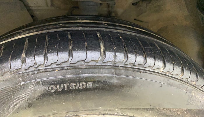 2014 Renault Scala RXL PETROL AT, Petrol, Automatic, 95,056 km, Left Front Tyre Tread