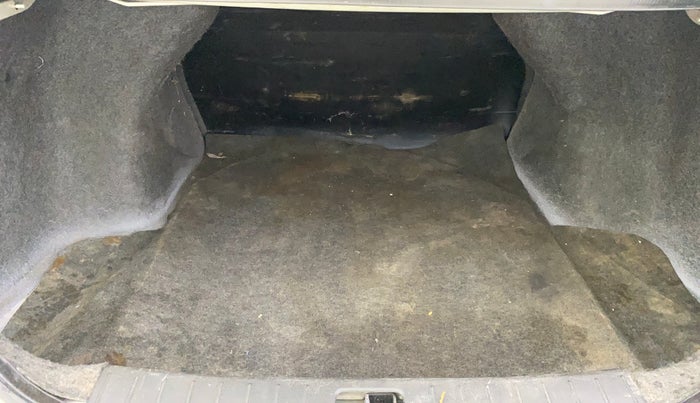 2014 Renault Scala RXL PETROL AT, Petrol, Automatic, 95,056 km, Boot Inside