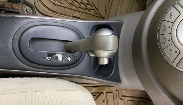 2014 Renault Scala RXL PETROL AT, Petrol, Automatic, 95,056 km, Gear Lever