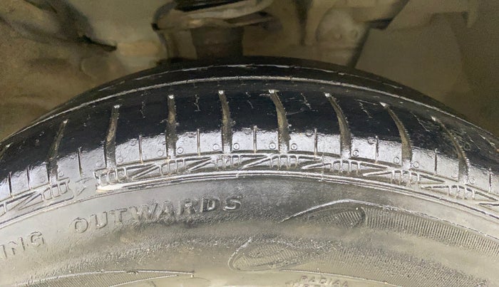 2014 Renault Scala RXL PETROL AT, Petrol, Automatic, 95,056 km, Right Front Tyre Tread