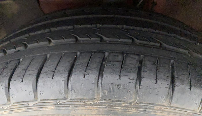 2016 Hyundai Elite i20 ASTA 1.2, Petrol, Manual, 17,389 km, Left Front Tyre Tread
