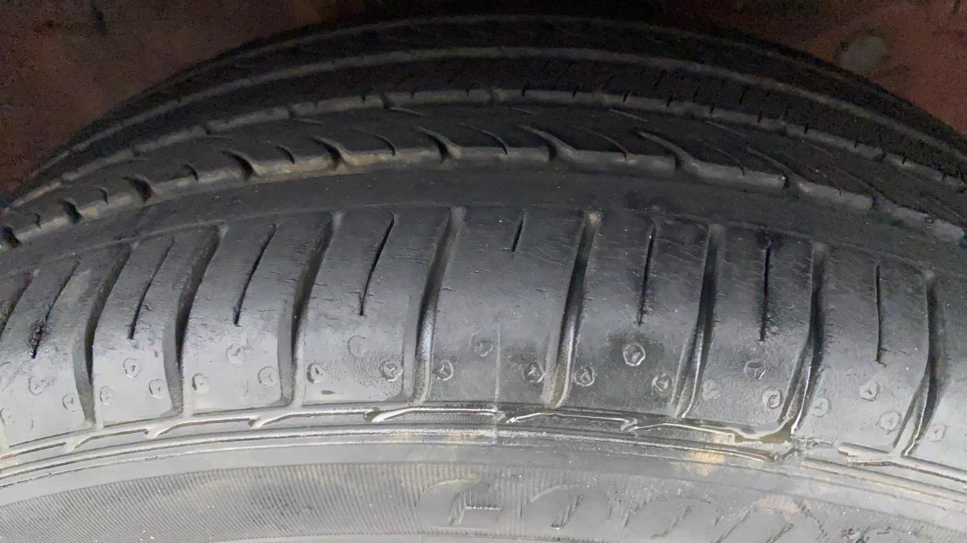 2016 Hyundai Elite i20 ASTA 1.2, Petrol, Manual, 17,389 km, Right Front Tyre Tread