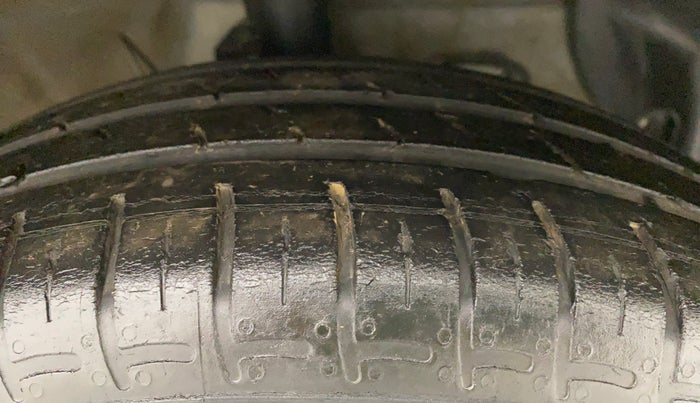 2020 Hyundai AURA S MT CNG, CNG, Manual, 48,736 km, Right Front Tyre Tread