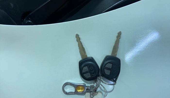 2019 Maruti Dzire VDI, Diesel, Manual, 79,636 km, Key Close Up