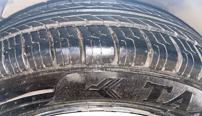 2019 Maruti Dzire VDI, Diesel, Manual, 79,636 km, Left Front Tyre Tread