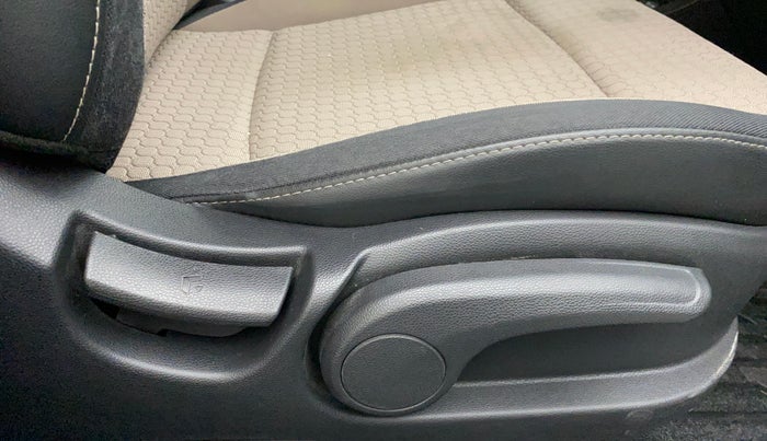 2017 Hyundai Elite i20 ASTA 1.2, Petrol, Manual, 14,694 km, Driver Side Adjustment Panel