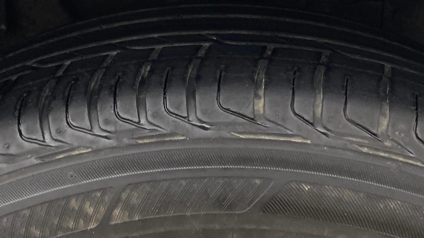2023 Tata NEXON XE PETROL, Petrol, Manual, 26,542 km, Right Front Tyre Tread