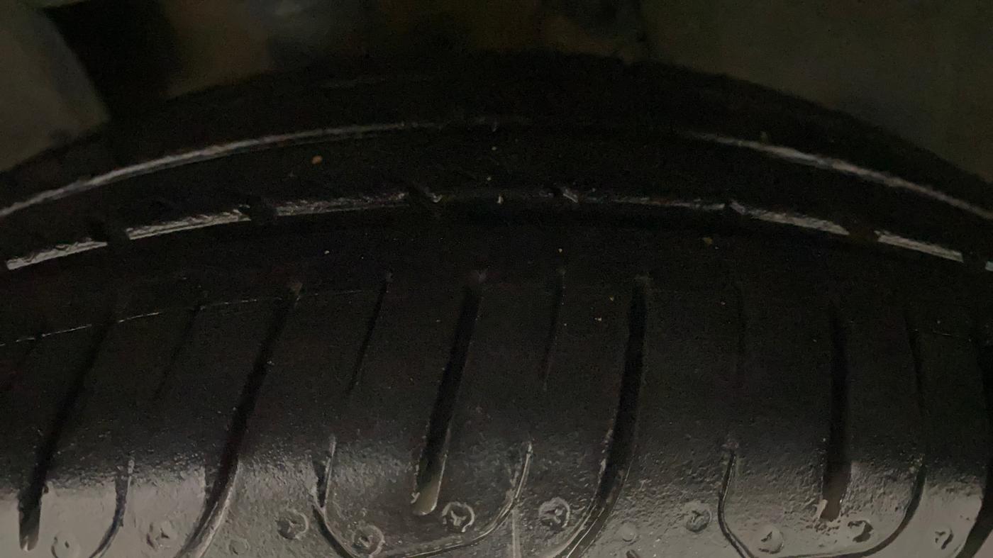 2013 Mahindra Verito 1.5 D6, Diesel, Manual, 97,058 km, Left Front Tyre Tread