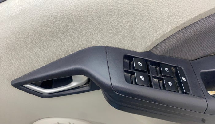 2013 Mahindra Verito 1.5 D6, Diesel, Manual, 95,734 km, Driver Side Door Panels Control