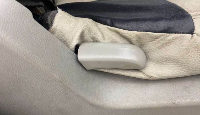 2013 Mahindra Verito 1.5 D6, Diesel, Manual, 95,734 km, Driver Side Adjustment Panel