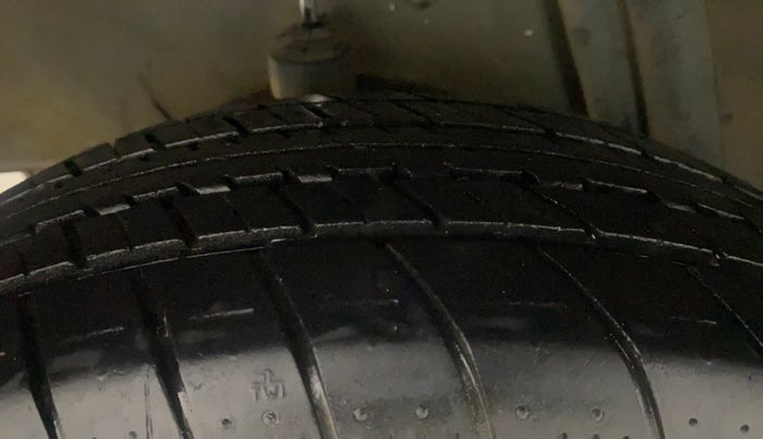 2013 Mahindra Verito 1.5 D6, Diesel, Manual, 95,734 km, Right Rear Tyre Tread