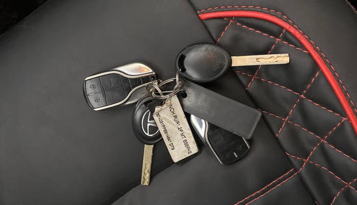 2023 Tata PUNCH PURE MT, Petrol, Manual, 41,686 km, Key Close Up