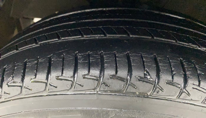 2018 Maruti Baleno DELTA PETROL 1.2, Petrol, Manual, 61,296 km, Left Front Tyre Tread