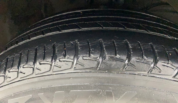 2018 Maruti Baleno DELTA PETROL 1.2, Petrol, Manual, 61,296 km, Right Front Tyre Tread