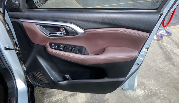 2024 Maruti Grand Vitara SIGMA SMART HYBRID, Petrol, Manual, 18,449 km, Driver Side Door Panels Control