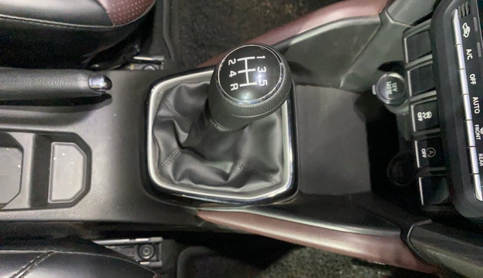 2024 Maruti Grand Vitara SIGMA SMART HYBRID, Petrol, Manual, 18,449 km, Gear Lever