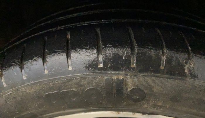 2019 Toyota Glanza V, Petrol, Manual, 38,264 km, Right Front Tyre Tread