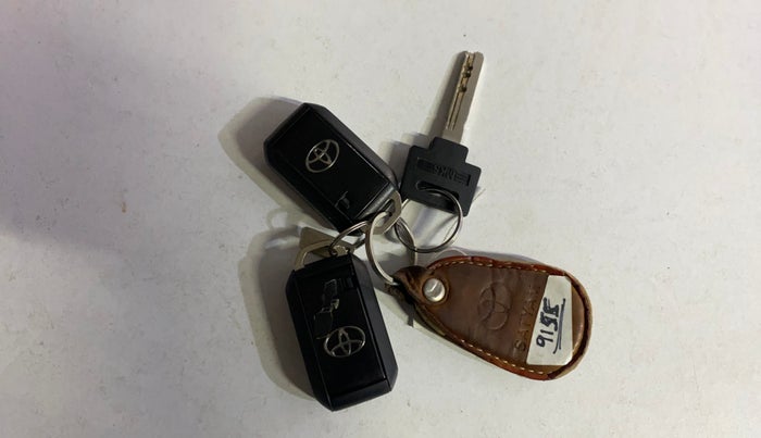 2019 Toyota Glanza V, Petrol, Manual, 38,264 km, Key Close Up