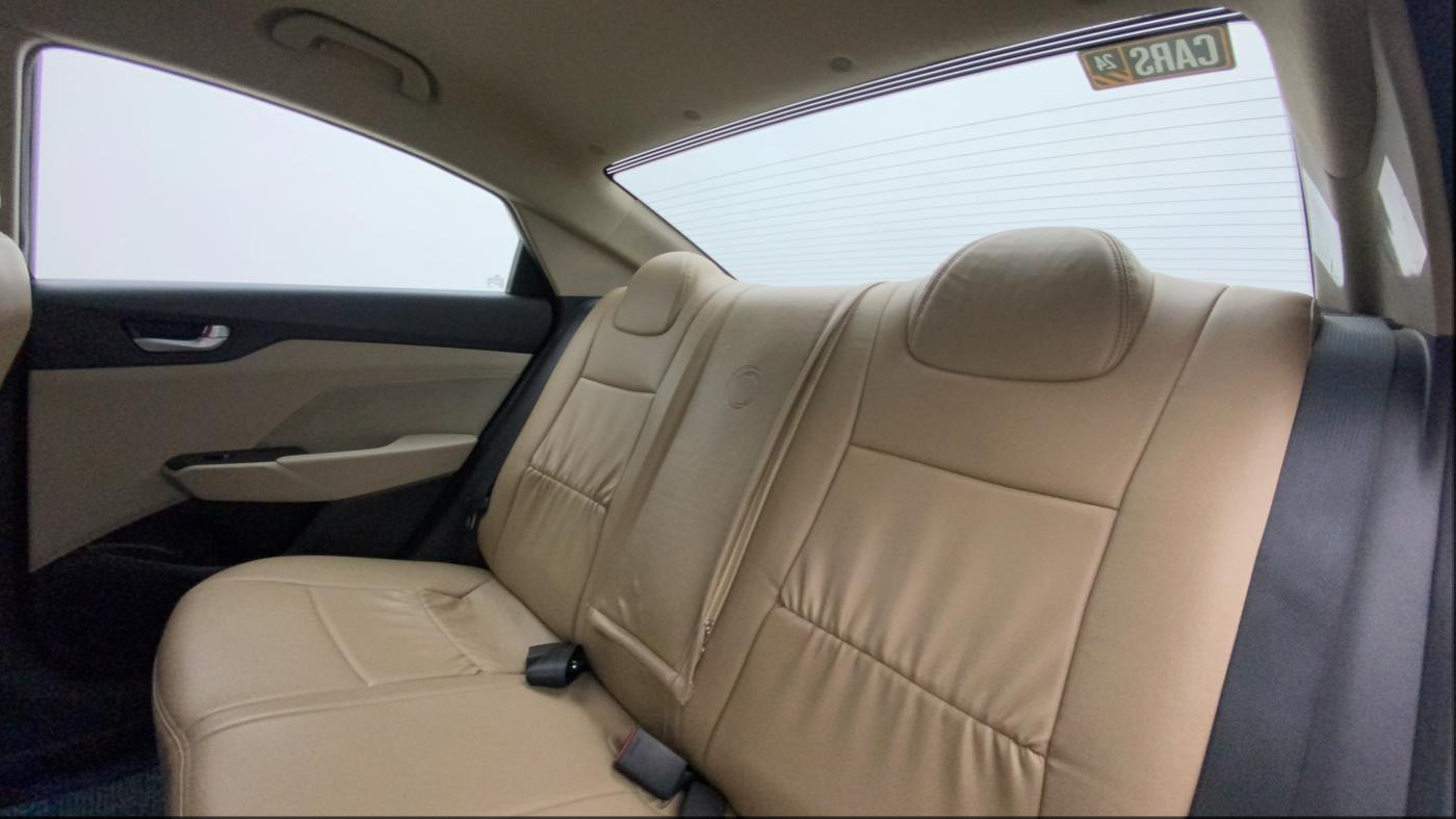 2018 Hyundai Verna 1.6 VTVT SX, Petrol, Manual, 63,194 km, Right Side Rear Door Cabin