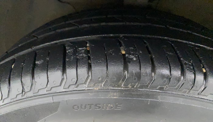 2018 Hyundai Verna 1.6 VTVT SX, Petrol, Manual, 63,194 km, Left Front Tyre Tread