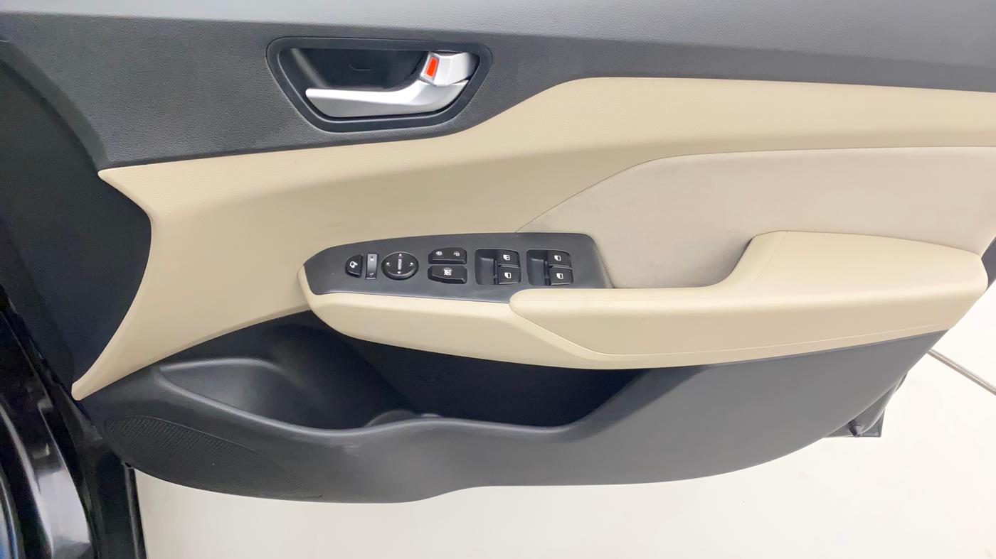 2018 Hyundai Verna 1.6 VTVT SX, Petrol, Manual, 63,194 km, Driver Side Door Panels Control