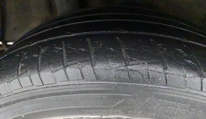 2018 Hyundai Verna 1.6 VTVT SX, Petrol, Manual, 63,194 km, Right Front Tyre Tread