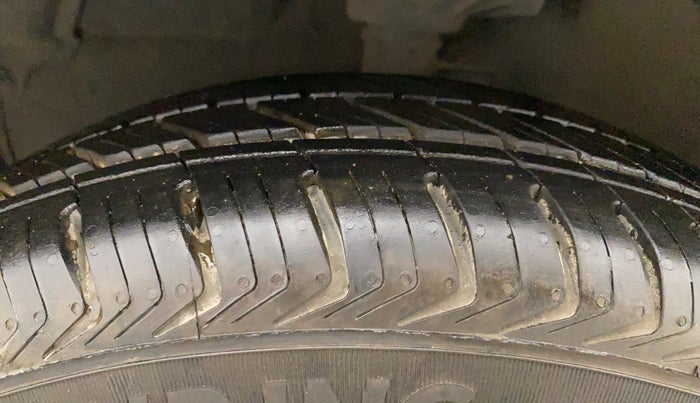 2016 Maruti Celerio VXI AMT, Petrol, Automatic, 50,900 km, Left Front Tyre Tread