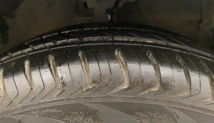 2016 Maruti Celerio VXI AMT, Petrol, Automatic, 50,900 km, Right Front Tyre Tread