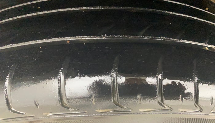 2017 Maruti Wagon R 1.0 VXI AMT, CNG, Automatic, 72,199 km, Left Front Tyre Tread