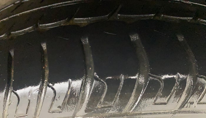 2017 Maruti Wagon R 1.0 VXI AMT, CNG, Automatic, 72,199 km, Left Rear Tyre Tread