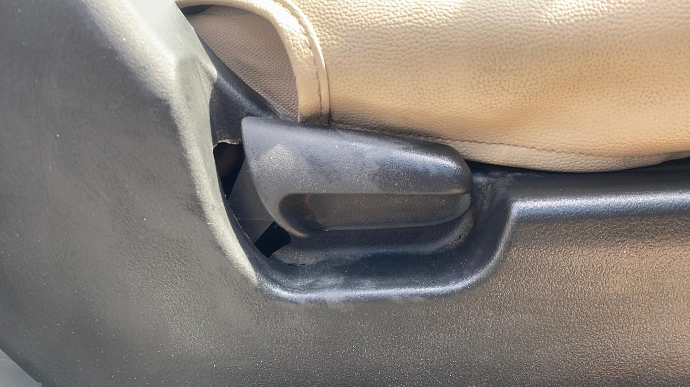 2017 Maruti Wagon R 1.0 VXI AMT, CNG, Automatic, 72,197 km, Driver Side Adjustment Panel