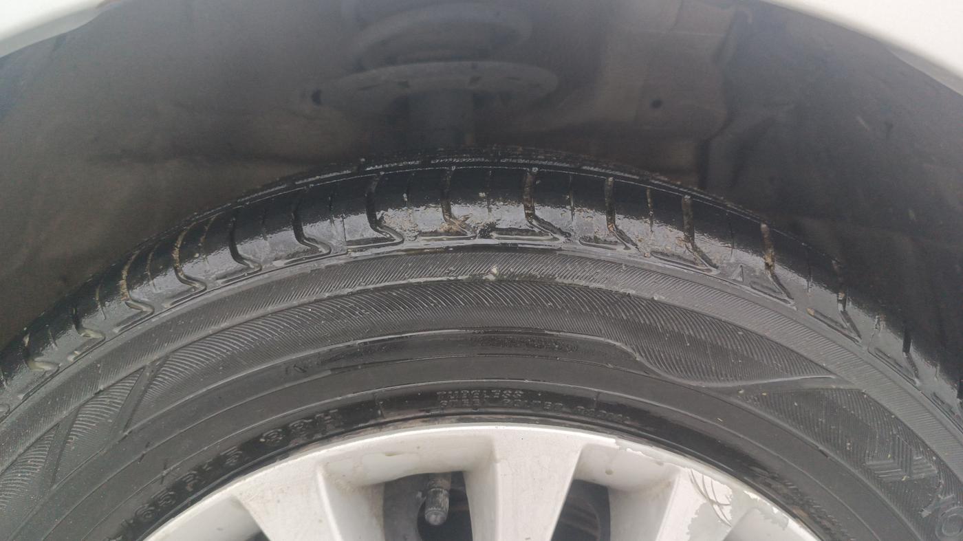 2015 Maruti Ciaz VDI +, Diesel, Manual, 1,19,921 km, Right Front Tyre Tread