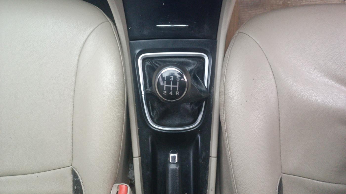 2015 Maruti Ciaz VDI +, Diesel, Manual, 1,19,921 km, Gear Lever