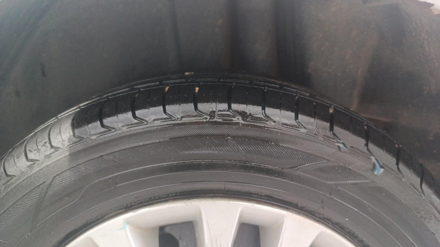 2015 Maruti Ciaz VDI +, Diesel, Manual, 1,19,921 km, Left Rear Tyre Tread