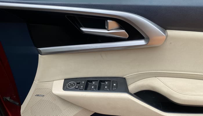 2022 KIA CARENS LUXURY PLUS 1.5 DIESEL 7 STR, Diesel, Manual, 65,218 km, Driver Side Door Panels Control