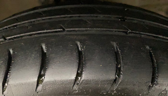 2016 Maruti Wagon R 1.0 LXI CNG, CNG, Manual, 95,299 km, Right Front Tyre Tread
