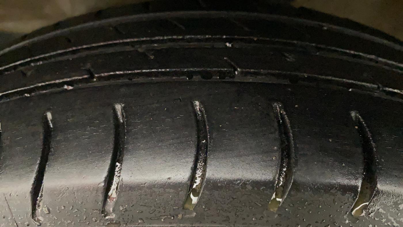 2016 Maruti Wagon R 1.0 LXI CNG, CNG, Manual, 95,299 km, Left Front Tyre Tread