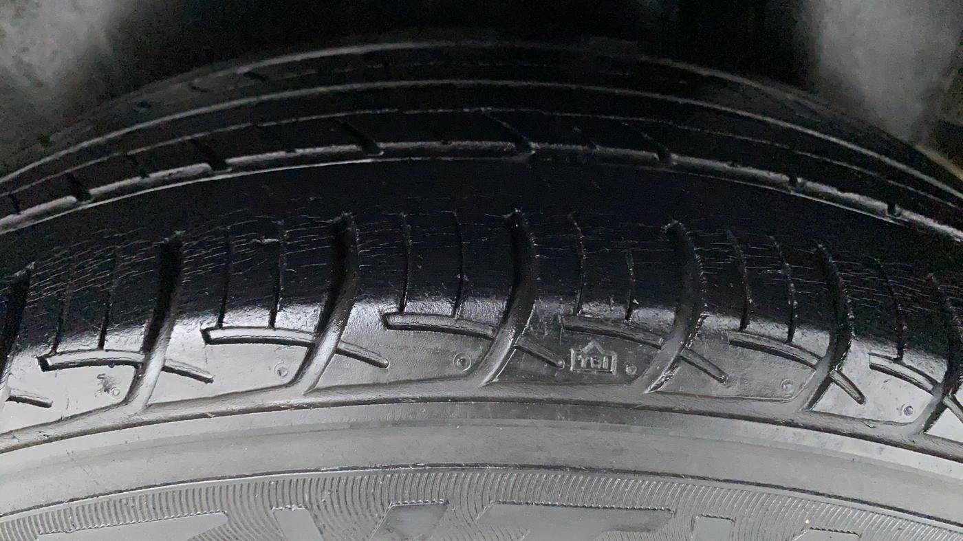 2016 Maruti Ciaz ZXI, Petrol, Manual, 57,653 km, Left Rear Tyre Tread