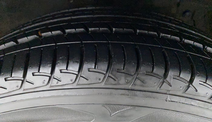 2016 Maruti Ciaz ZXI, Petrol, Manual, 57,653 km, Right Front Tyre Tread