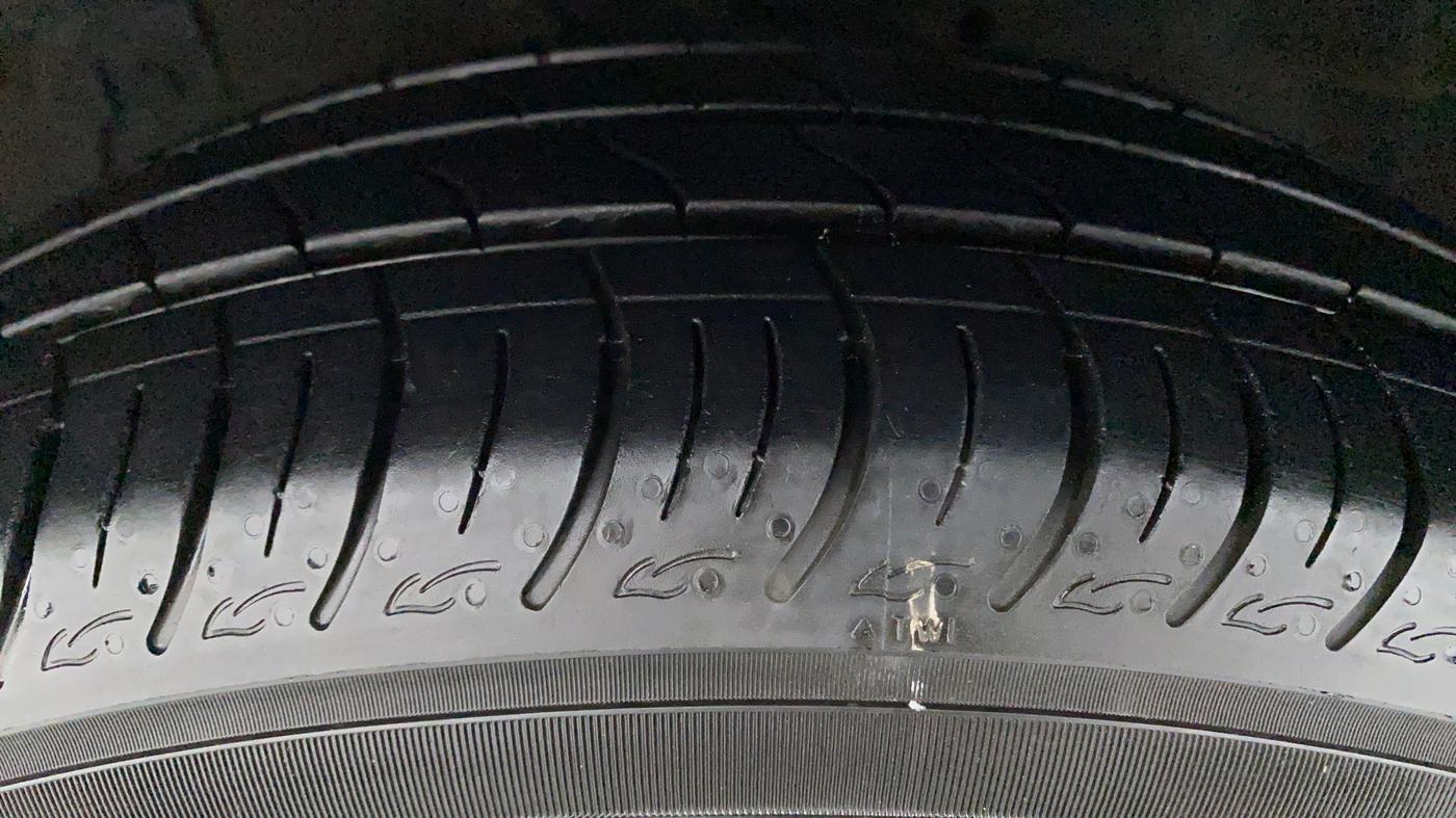 2016 Maruti Ciaz ZXI, Petrol, Manual, 57,653 km, Left Front Tyre Tread