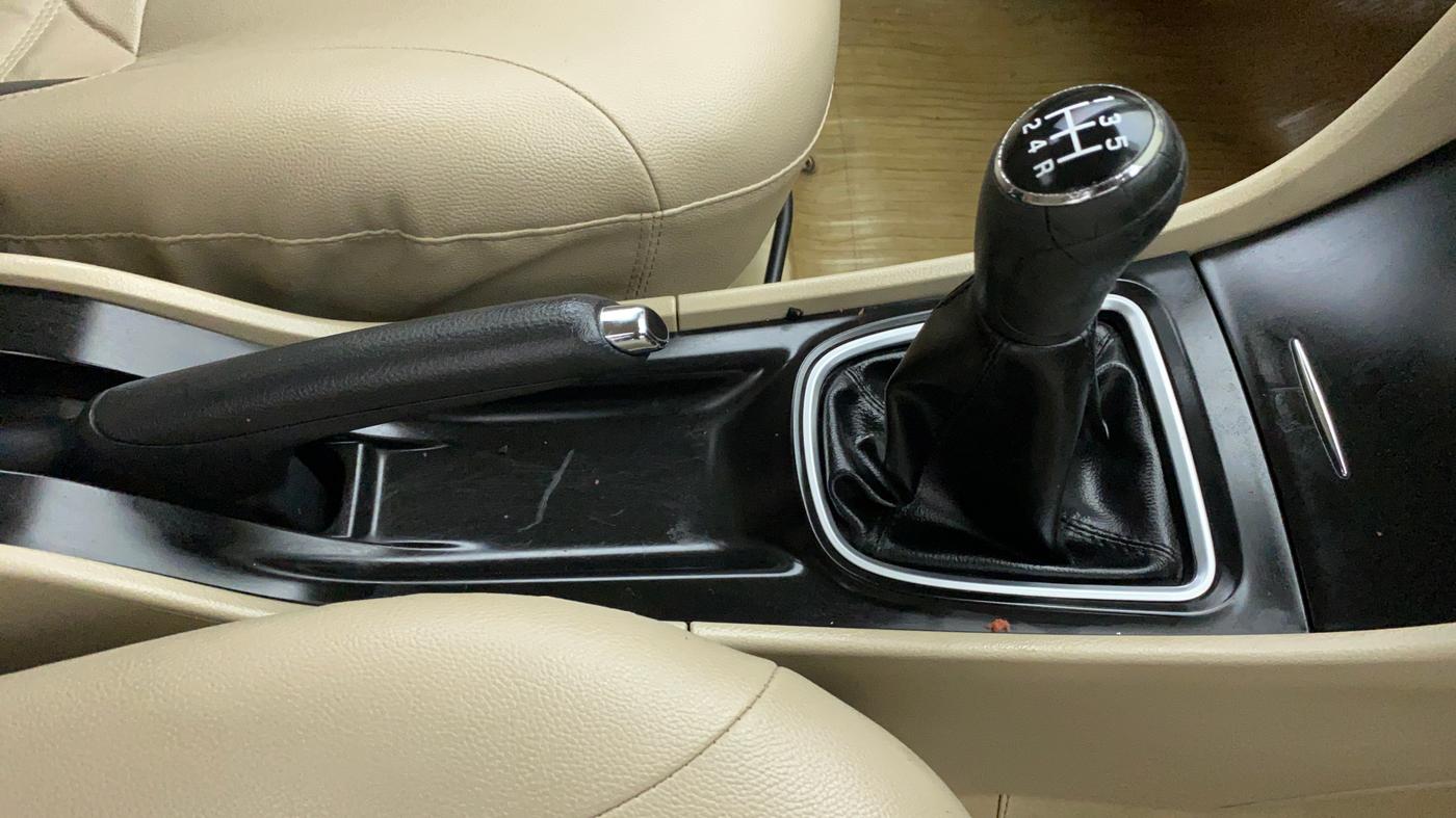 2016 Maruti Ciaz ZXI, Petrol, Manual, 57,653 km, Gear Lever