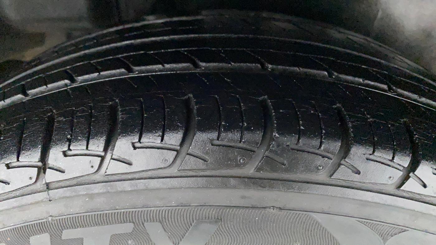 2016 Maruti Ciaz ZXI, Petrol, Manual, 57,653 km, Right Rear Tyre Tread