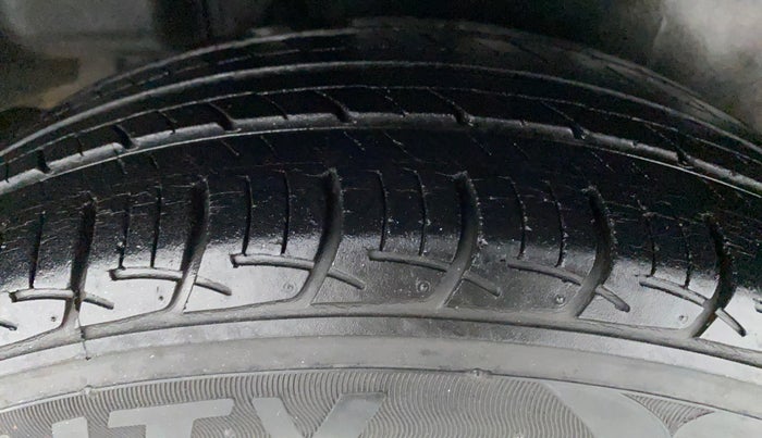 2016 Maruti Ciaz ZXI, Petrol, Manual, 57,653 km, Right Rear Tyre Tread